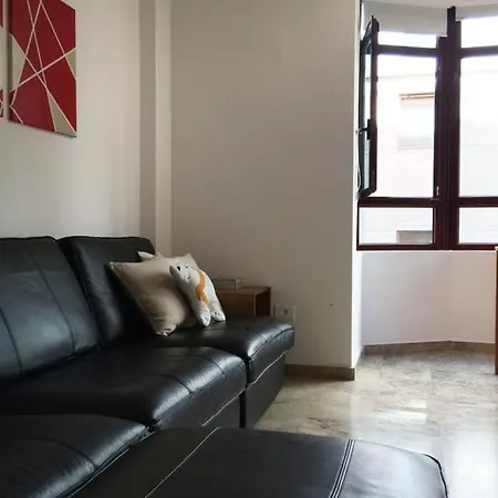 Spacious Centrally Located Apartament Lägenhet